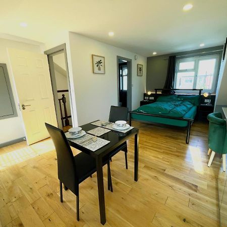 New Look, 7 Minutes To Station, 20 Minutes To Central London Streatham Vale Esterno foto