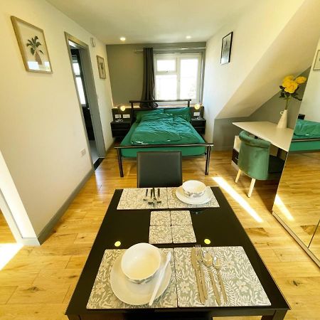 New Look, 7 Minutes To Station, 20 Minutes To Central London Streatham Vale Esterno foto