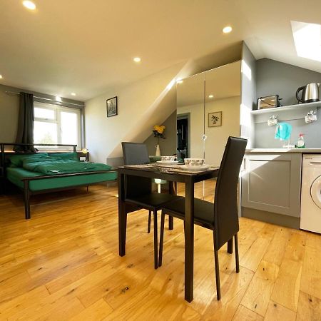 New Look, 7 Minutes To Station, 20 Minutes To Central London Streatham Vale Esterno foto