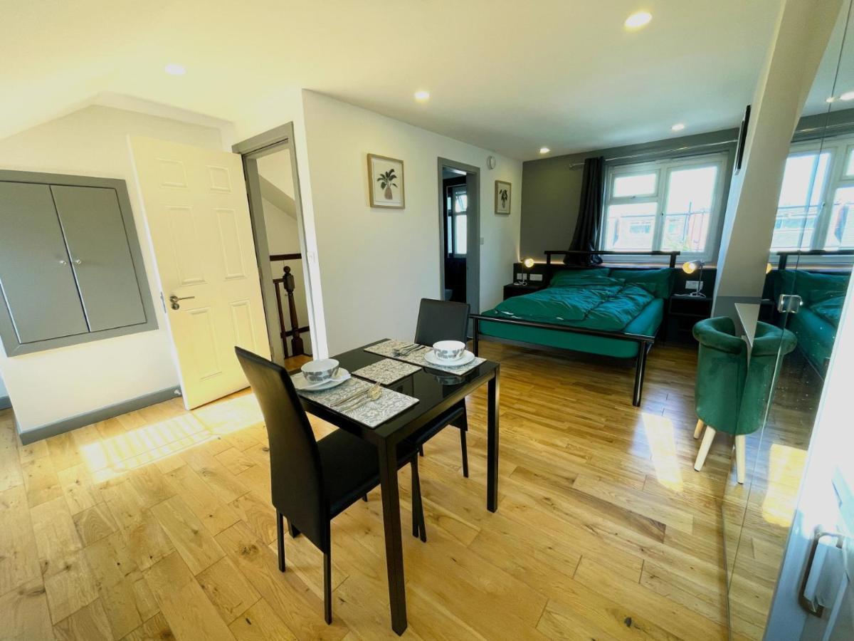 New Look, 7 Minutes To Station, 20 Minutes To Central London Streatham Vale Esterno foto