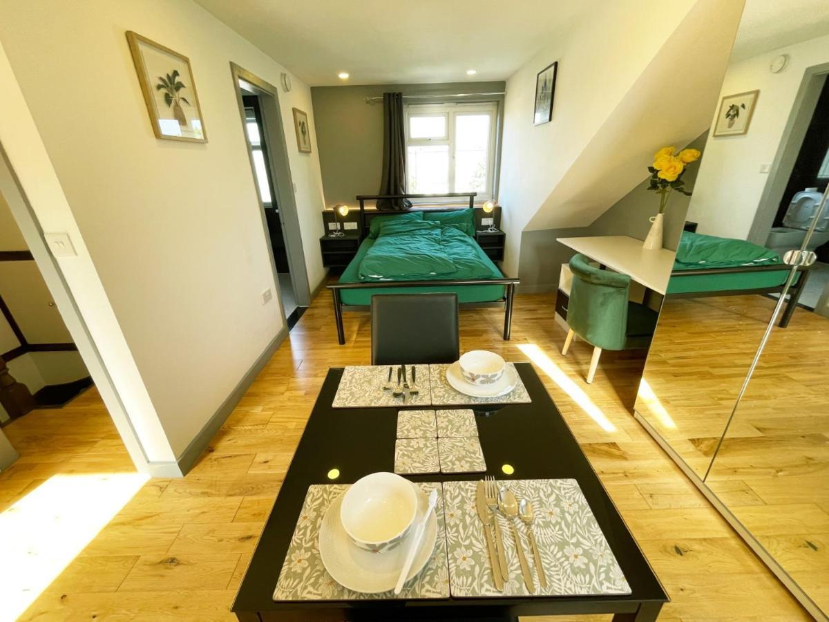 New Look, 7 Minutes To Station, 20 Minutes To Central London Streatham Vale Esterno foto