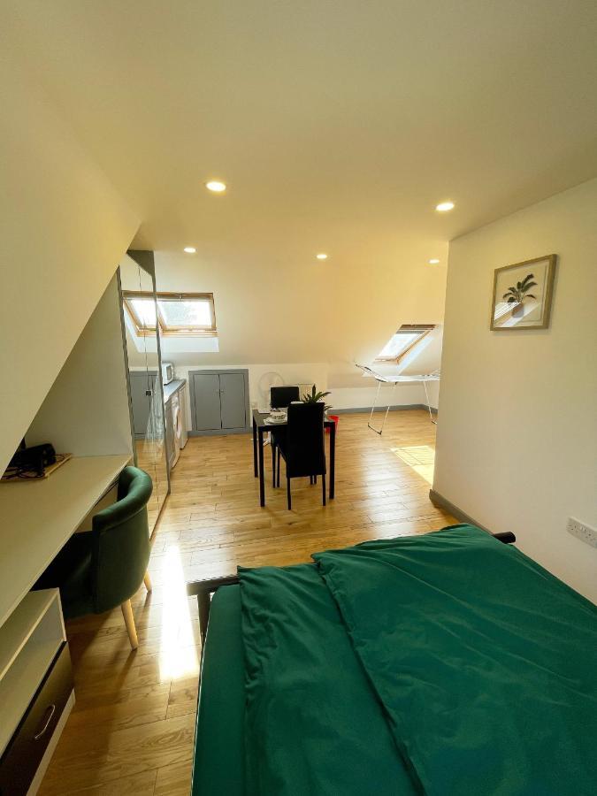 New Look, 7 Minutes To Station, 20 Minutes To Central London Streatham Vale Esterno foto