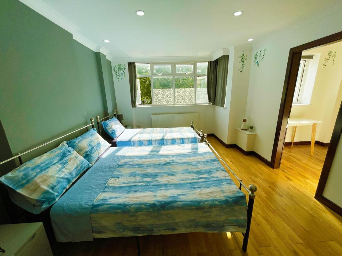 New Look, 7 Minutes To Station, 20 Minutes To Central London Streatham Vale Esterno foto