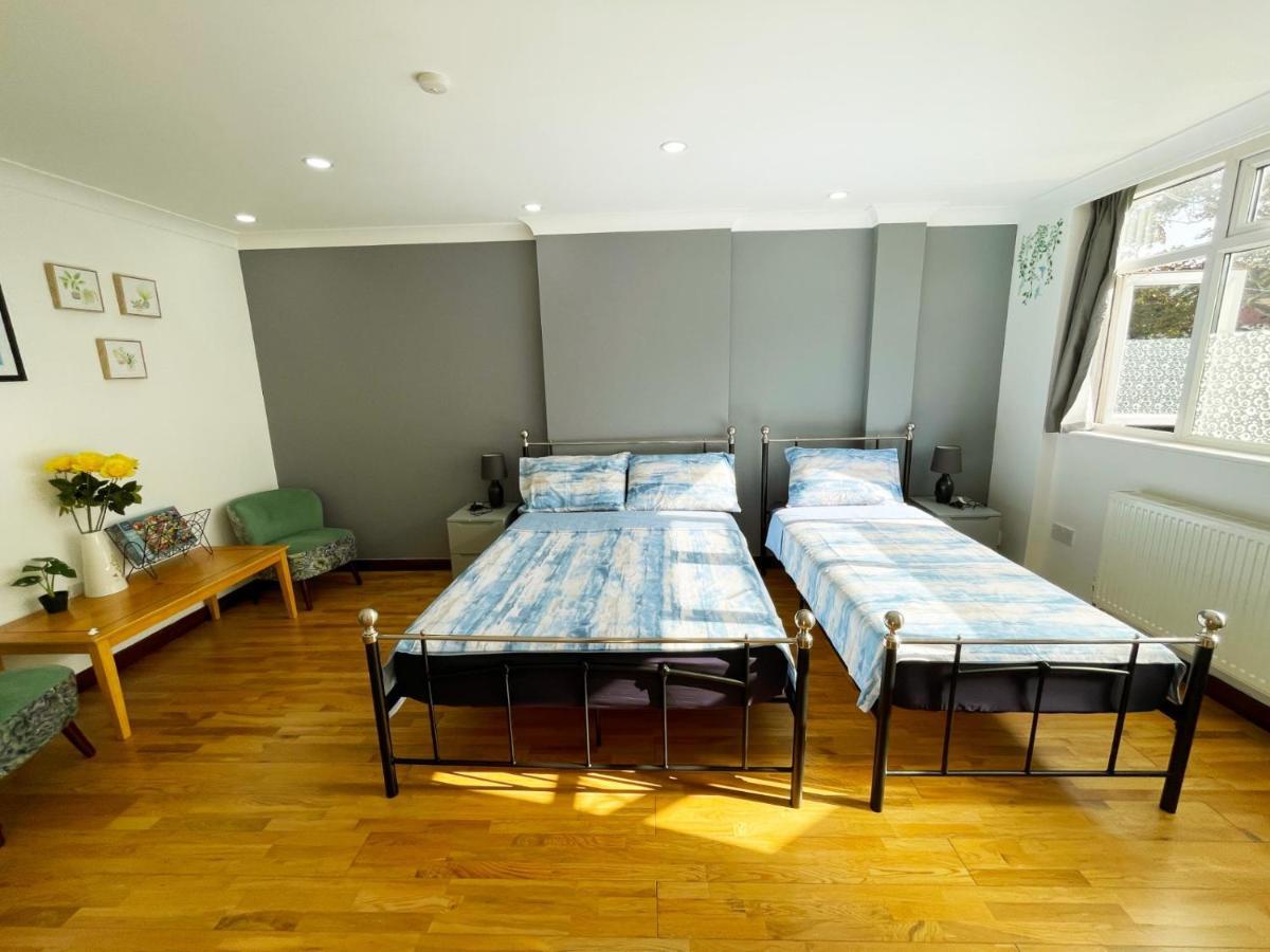 New Look, 7 Minutes To Station, 20 Minutes To Central London Streatham Vale Esterno foto